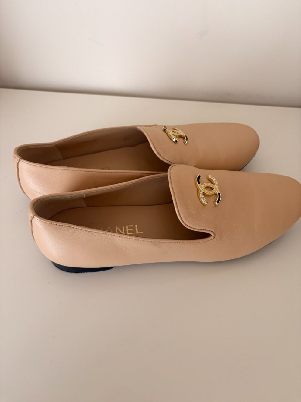 CHANEL Beige Leather CC Logo Loafers Size 40 Made in Italy - Picture 7 of 7